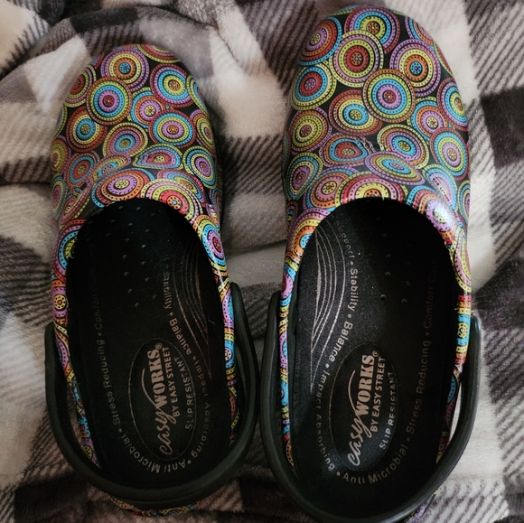 Work Clogs - Picture 2 of 3